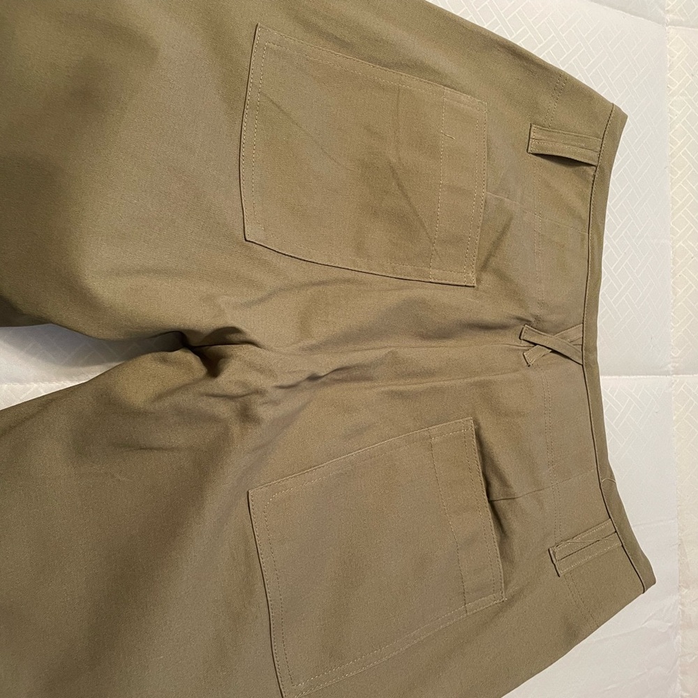 Capris - Picture 3 of 4
